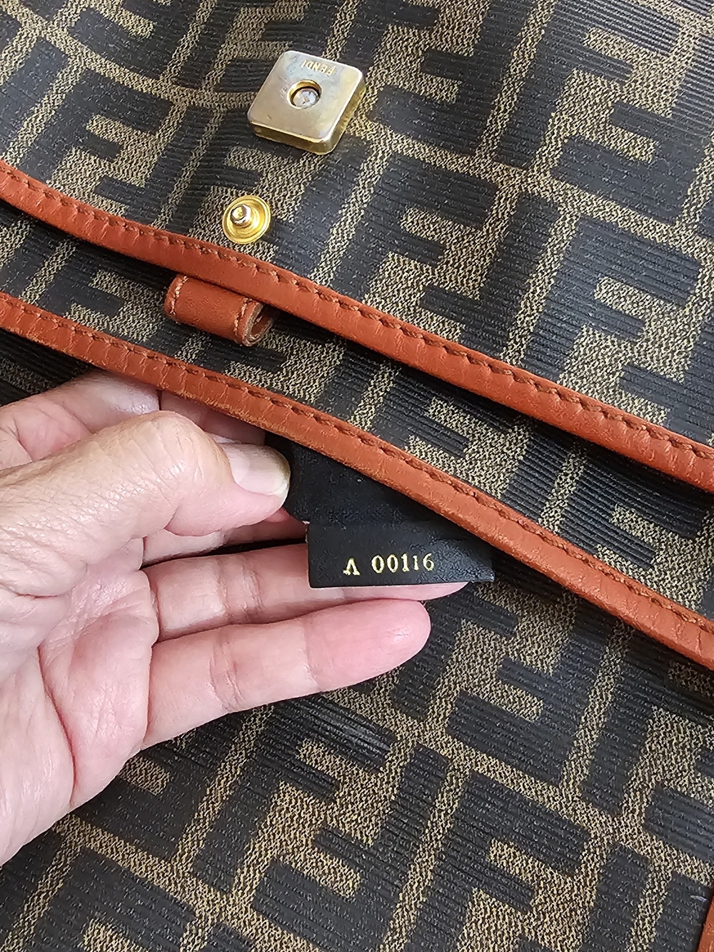 Fendi FF Zucca Crossbody Bag - VINTAGE & AUTHENTIC - Picture 8 of 8